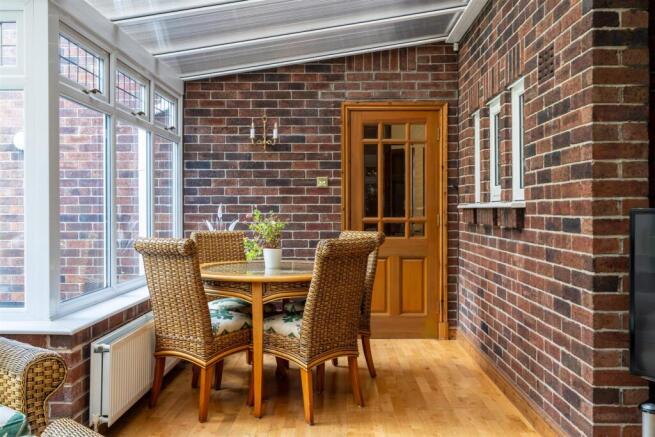 4 bed Detached for sale Image 12