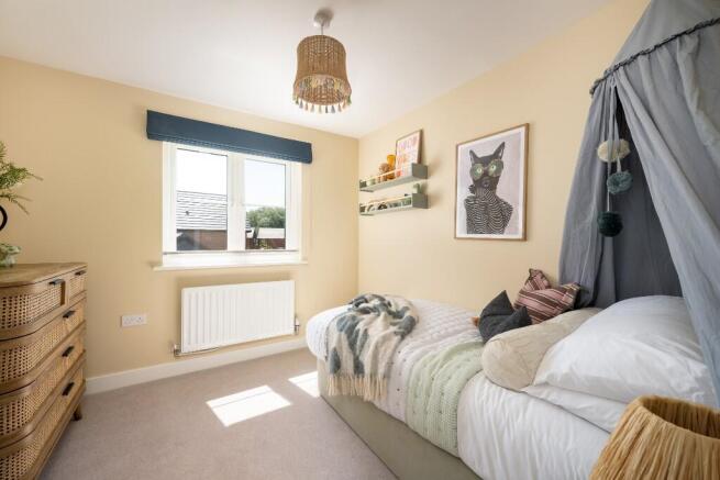 House in Arborfield Green, Finchampstead - More