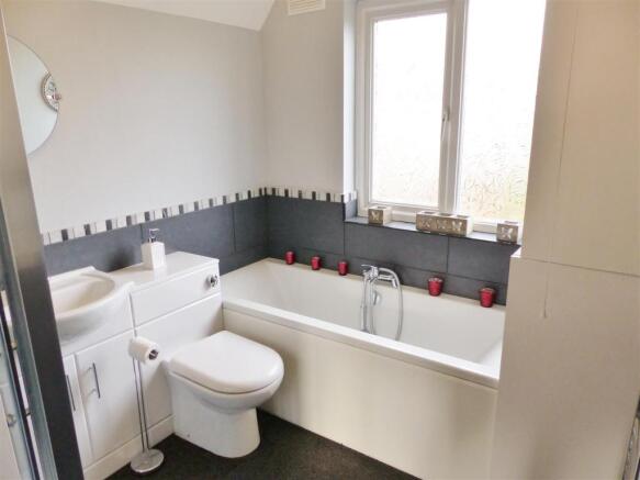 FAMILY BATHROOM