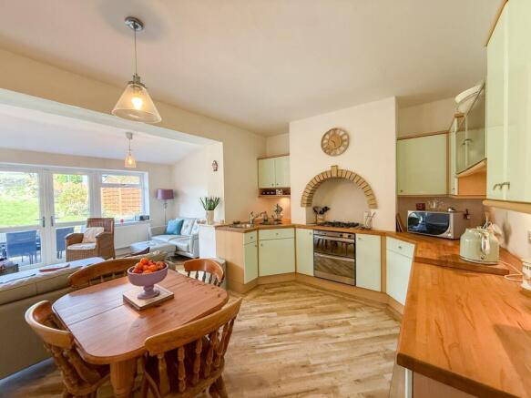 3 bed Semi-Detached for sale Image 9