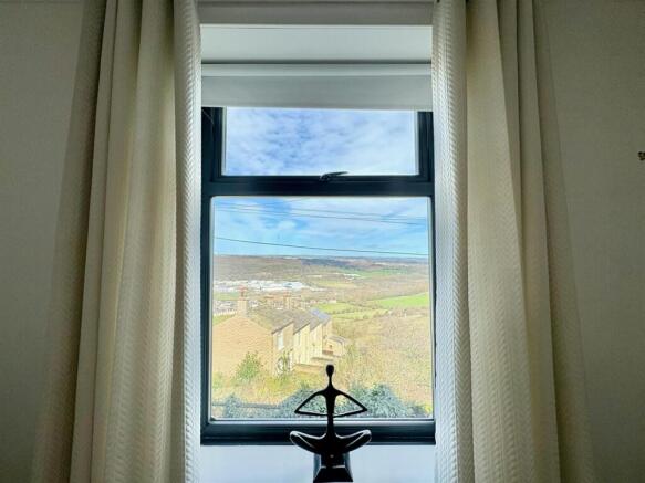 3 bed Terraced for sale Image 12