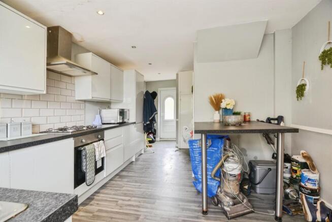 3 bed Semi-Detached for sale Image 6