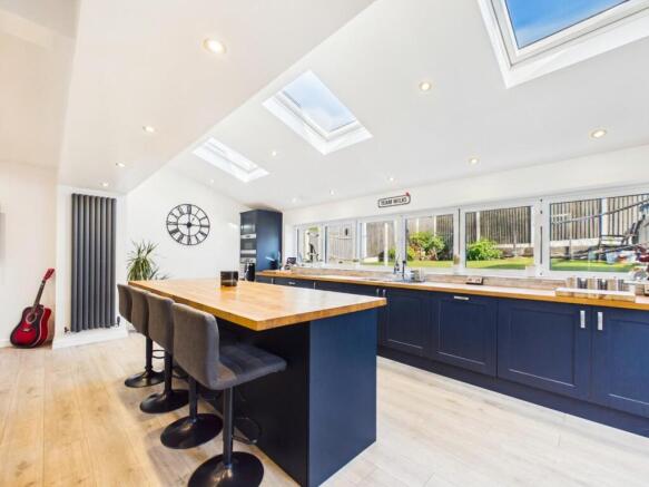 4 bed Semi-Detached for sale Image 4