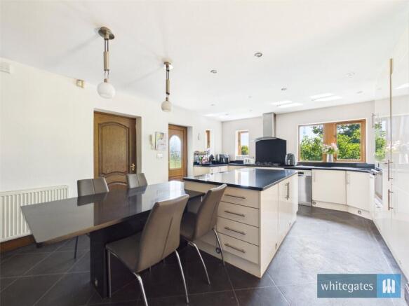 7 bed Detached for sale Image 6