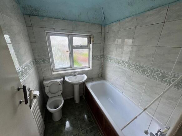 4 Road House Estate, Kingfield Road, Woking, Surrey, GU22 9EL photo 5