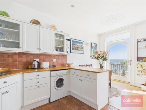 2 bed Flat for sale Image 6