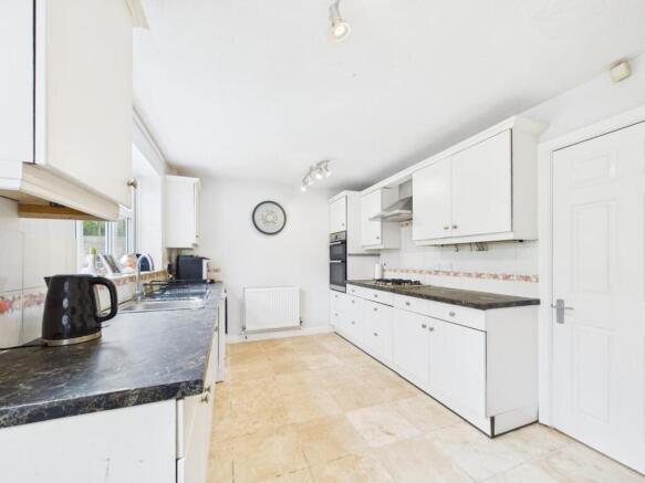 4 bed Detached for sale Image 4