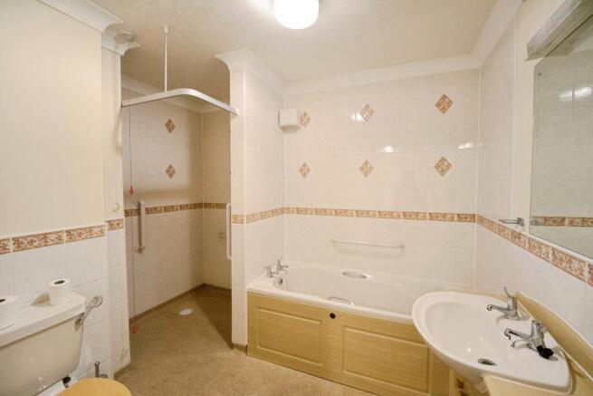 2 bed Apartment for sale Image 5
