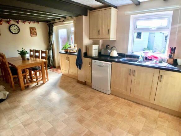 Kitchen/Dining...