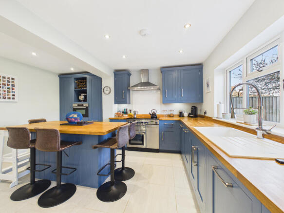 CAM01984G0-PR0565-STILL005