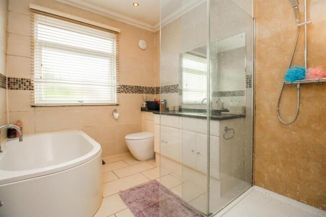 3 bed Semi-Detached for sale Image 4