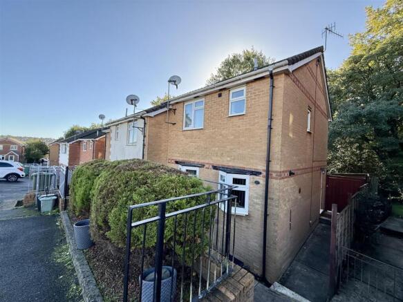 2-bed terraced on Nelson Drive, Cowes, £220,000