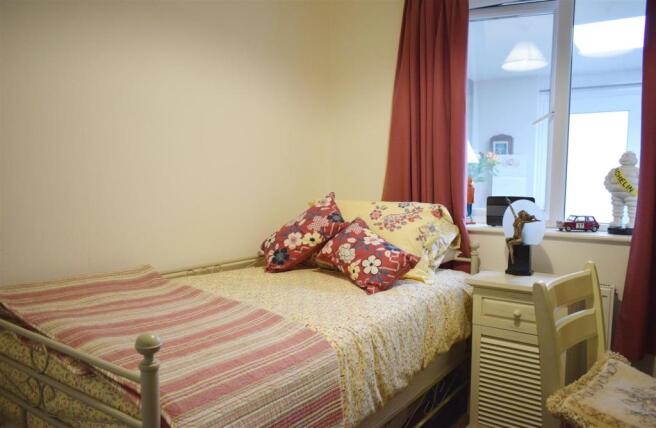 Bed 3.JPG