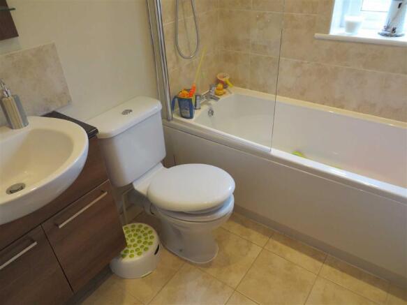 FAMILY BATHROOM