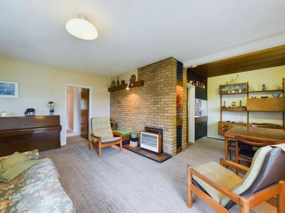LOUNGE/DINING ROOM