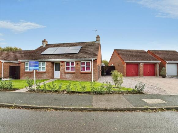 3-bed bungalow on Strawberry Fields Drive, Holbeach St. Marks, Holbeach, £275,000