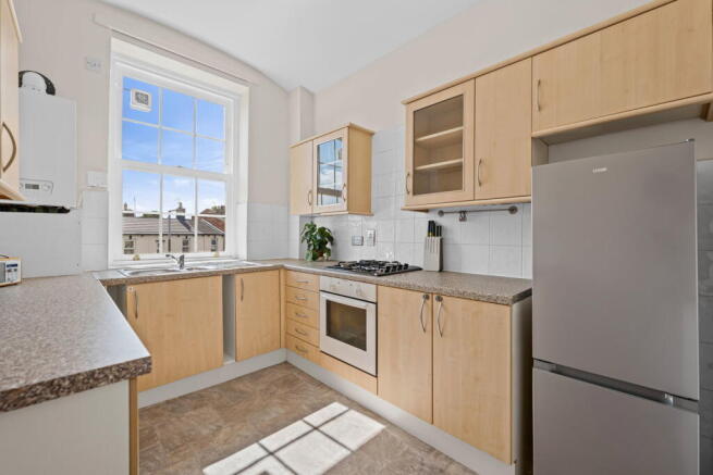 3 bed Flat for sale Image 4