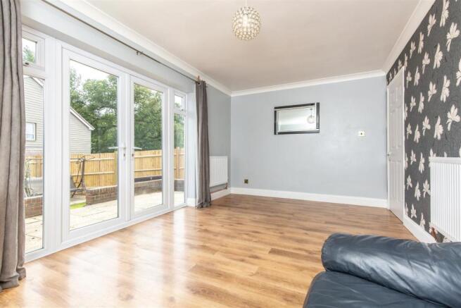 13 Lealands Drive15.jpg