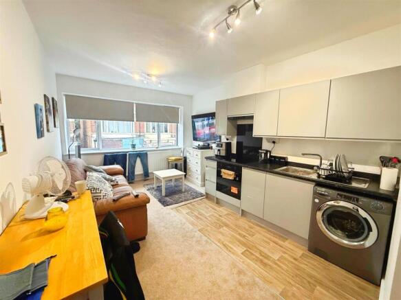 Rushden_High_Street_Flat_1_bedroom_newly_living ro