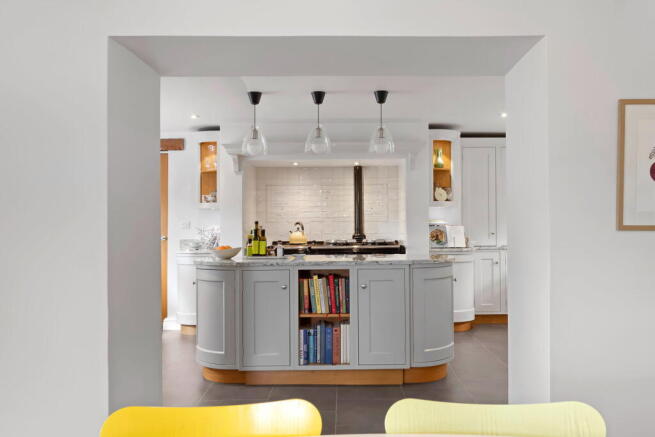 5 bed Detached for sale Image 6