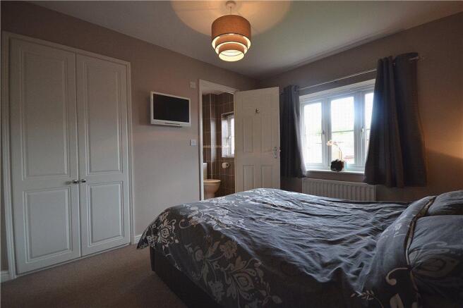 Master Bedroom (3)