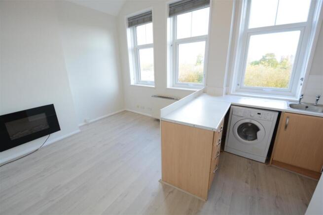 KITCHEN / LIVING ROOM