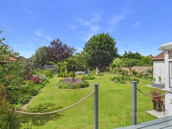 5 bed Detached for sale Image 4
