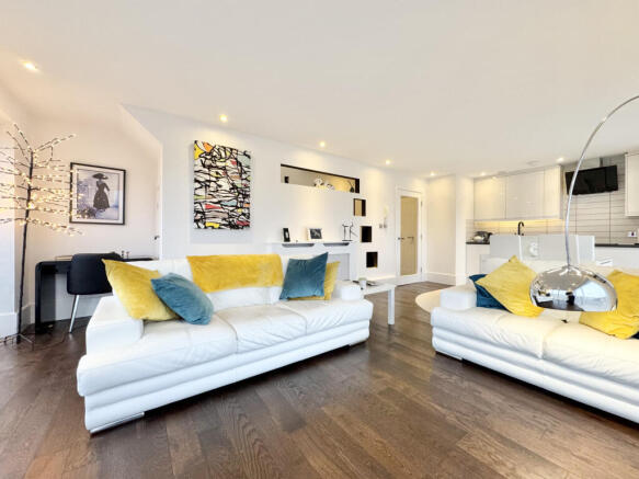 2 bed Apartment for sale Image 6