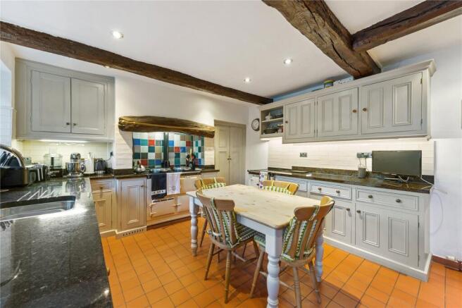 5 bed House for sale Image 8