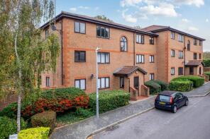 32, Winston Close, Stone, Greenhithe DA9 9DG