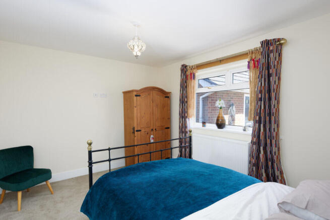4 bed Detached Bungalow for sale Image 12