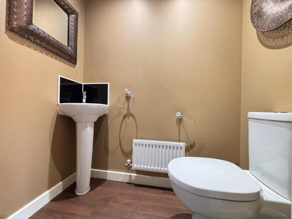 Cloakroom/wc