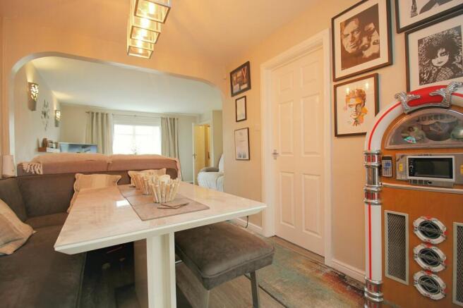 3 bed Semi-Detached for sale Image 12