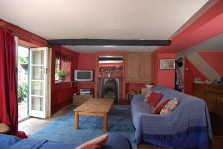Sitting room opening out on to the garden