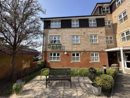 Flat 12, Seabrook Court, Station Close, Potters Bar EN6 1TG