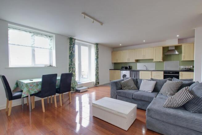 KITCHEN/LIVING ROOM