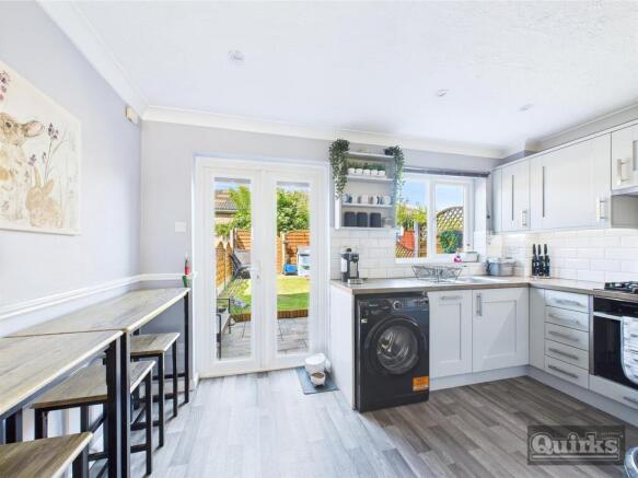 Uxbridge Close, Wickford photo 2
