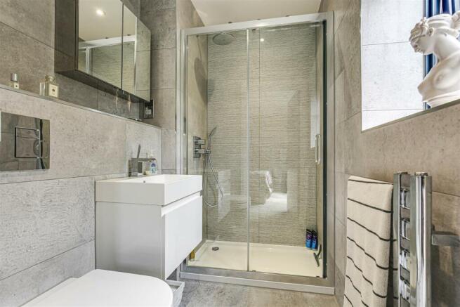 13 En Suite Shower room.jpg