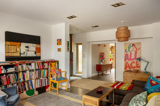 299695 - 25_7_17_TMH N16 0RR10039-Edit.jpg