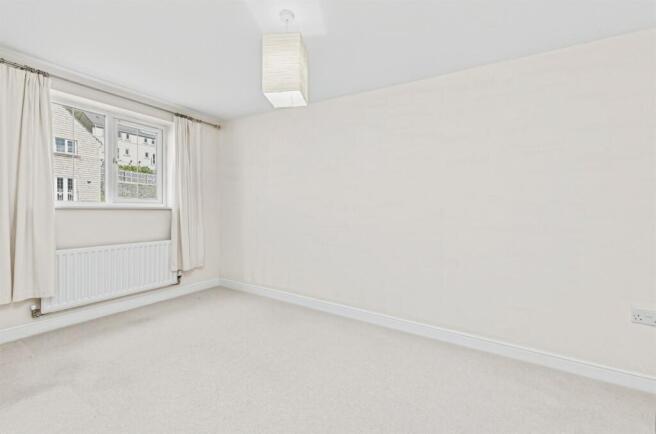 3 bed Semi-Detached for sale Image 10
