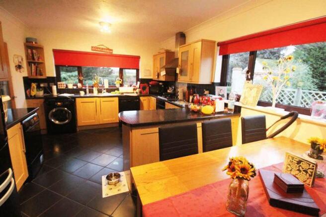 Kitchen/Dining...