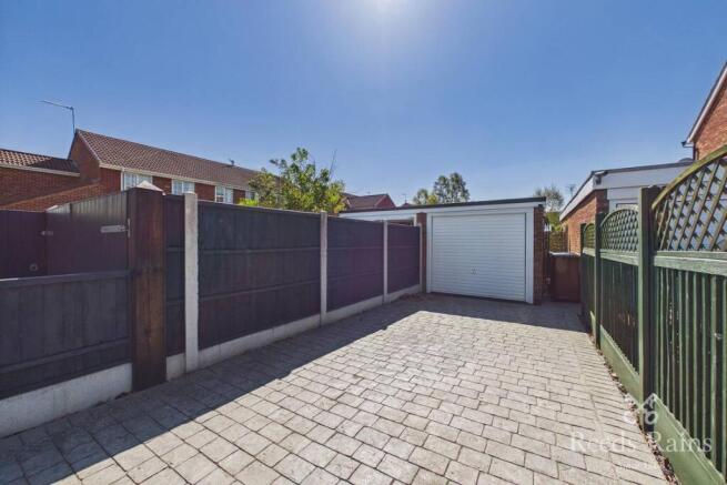 Driveway/Garage