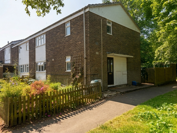 1-bed flat on Cleveland Close, Basingstoke RG22 5AW, £104,995