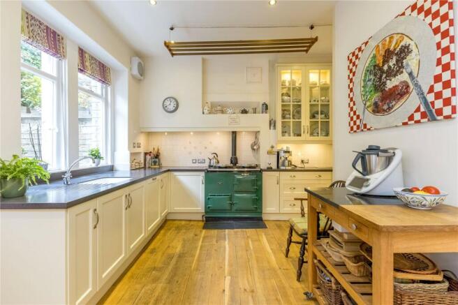 4 bed Semi-Detached for sale Image 4