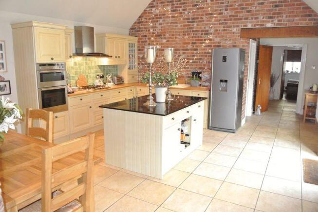 Kitchen Diner 2