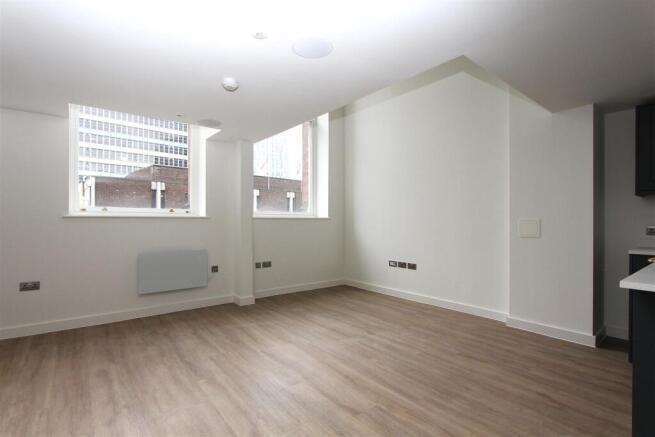 2 bed Apartment to rent Image 8
