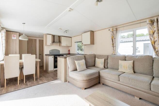 Beccles Road, Fritton photo 4
