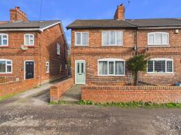 17, Ouse Bank, Selby YO8 5AY
