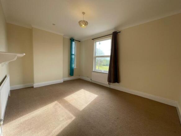 40 north bedroom 1.jpg