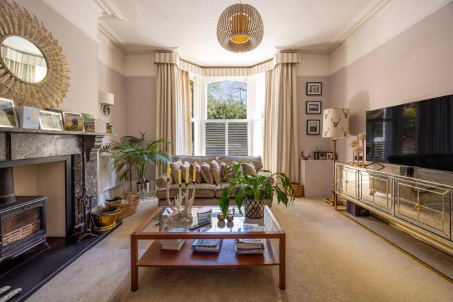 5 bed Town House for sale Image 6